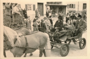 1954 Einzug des Landrats Dr.Streibl und Bürgermeister Johann Eichmeier