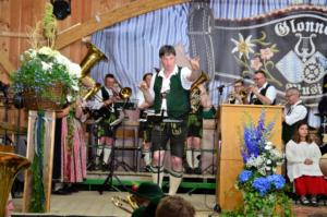 k-10a Albert Singer dirigiert den Gemeinschaftschor