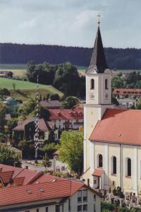 GM002-12 Kirche v Ost 2003 (Large)