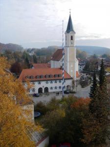 GM010-28 Mrktpl v West 2007 (Large)