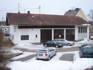 GM232-04 Renner LKWGaragen 2006 (Large)