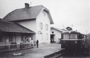 k-GM212-16 mit Schienenbus ~1970