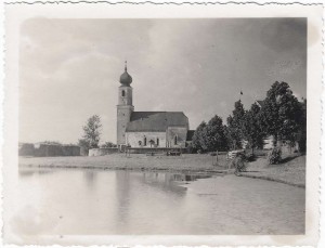 k-uKr12-04 Kreuz Weiher m Kirche