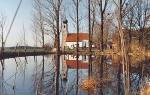 k-uKr12-20 Kreuz Weiher m Kirche 1999
