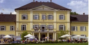 k-uZi04-77 Zinn Schlossportal